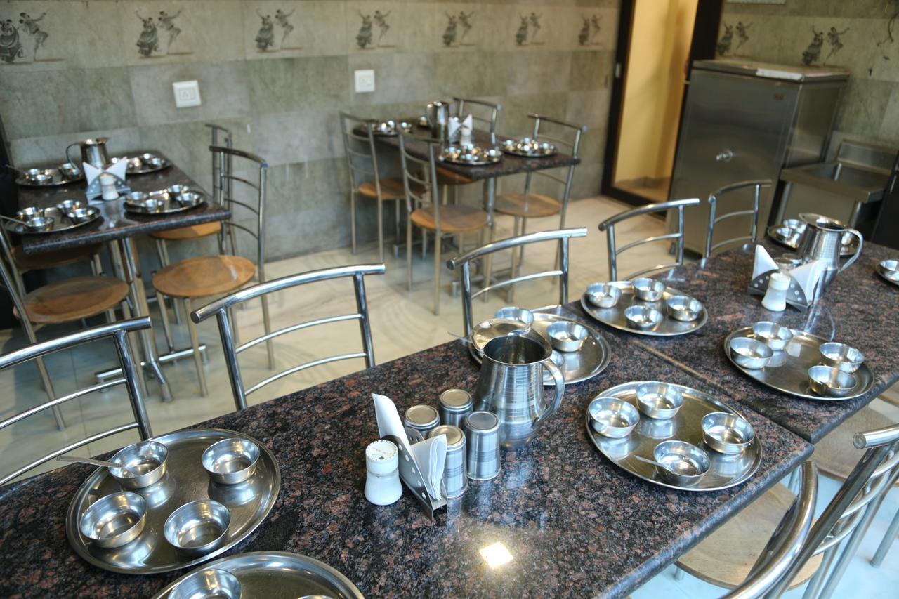 Hotel Heena Plaza Abu Road Bagian luar foto