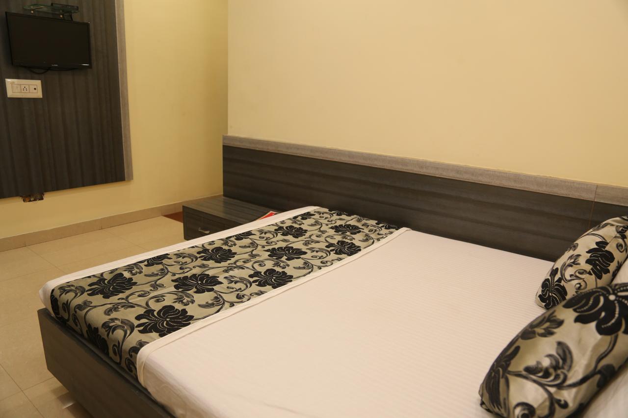 Hotel Heena Plaza Abu Road Bagian luar foto