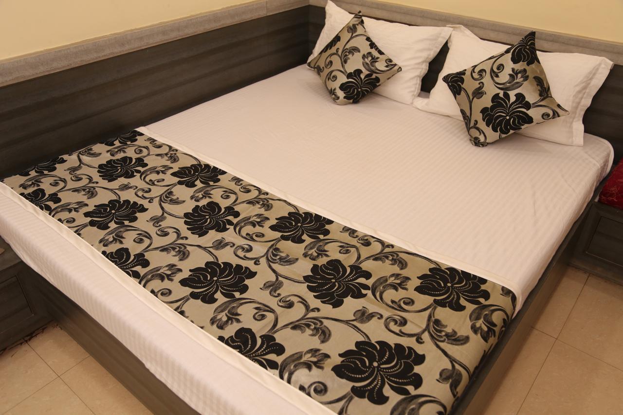 Hotel Heena Plaza Abu Road Bagian luar foto